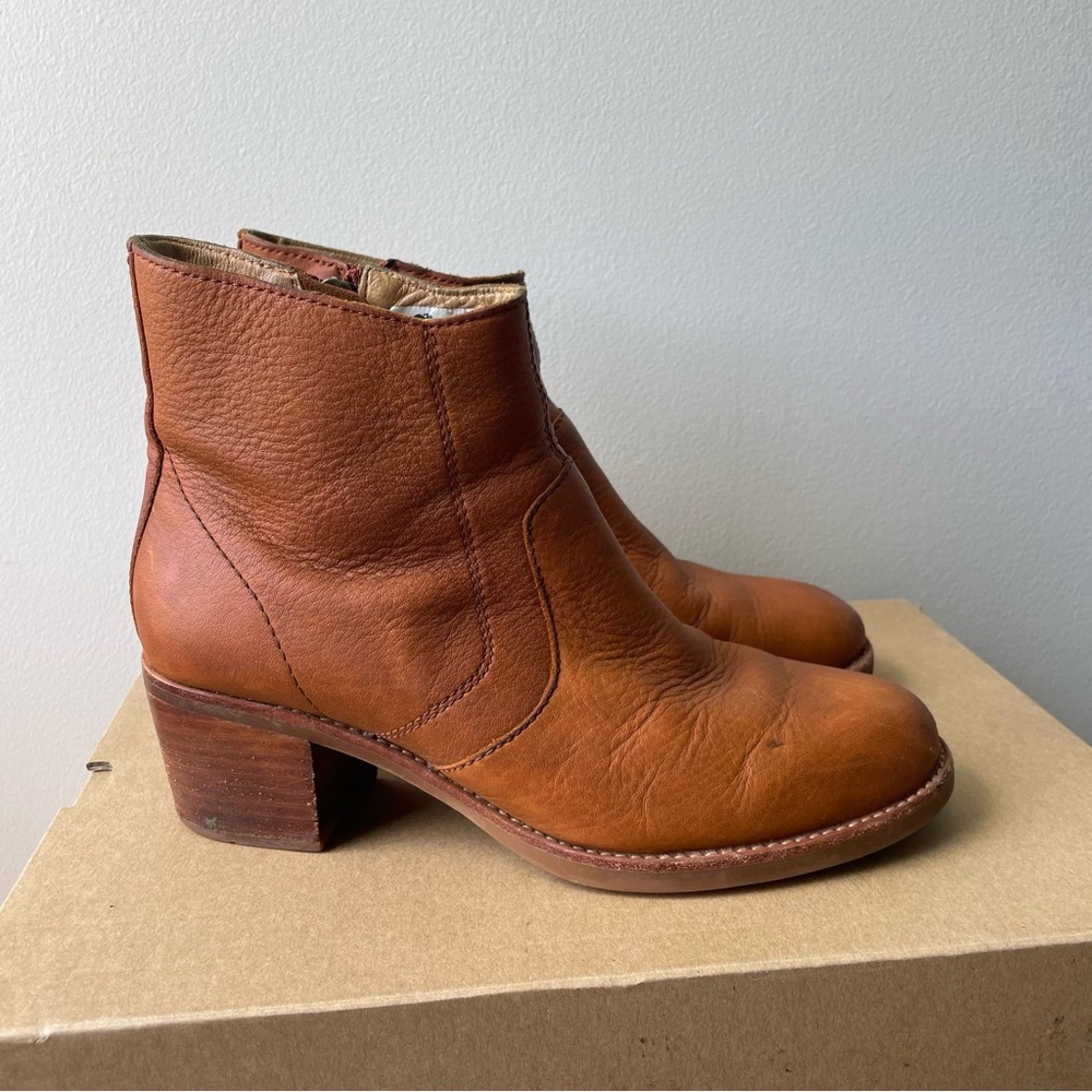 Roots  Women’s Brown Leather Heeled Booties Size 6.5 
Casual Comfort Quality